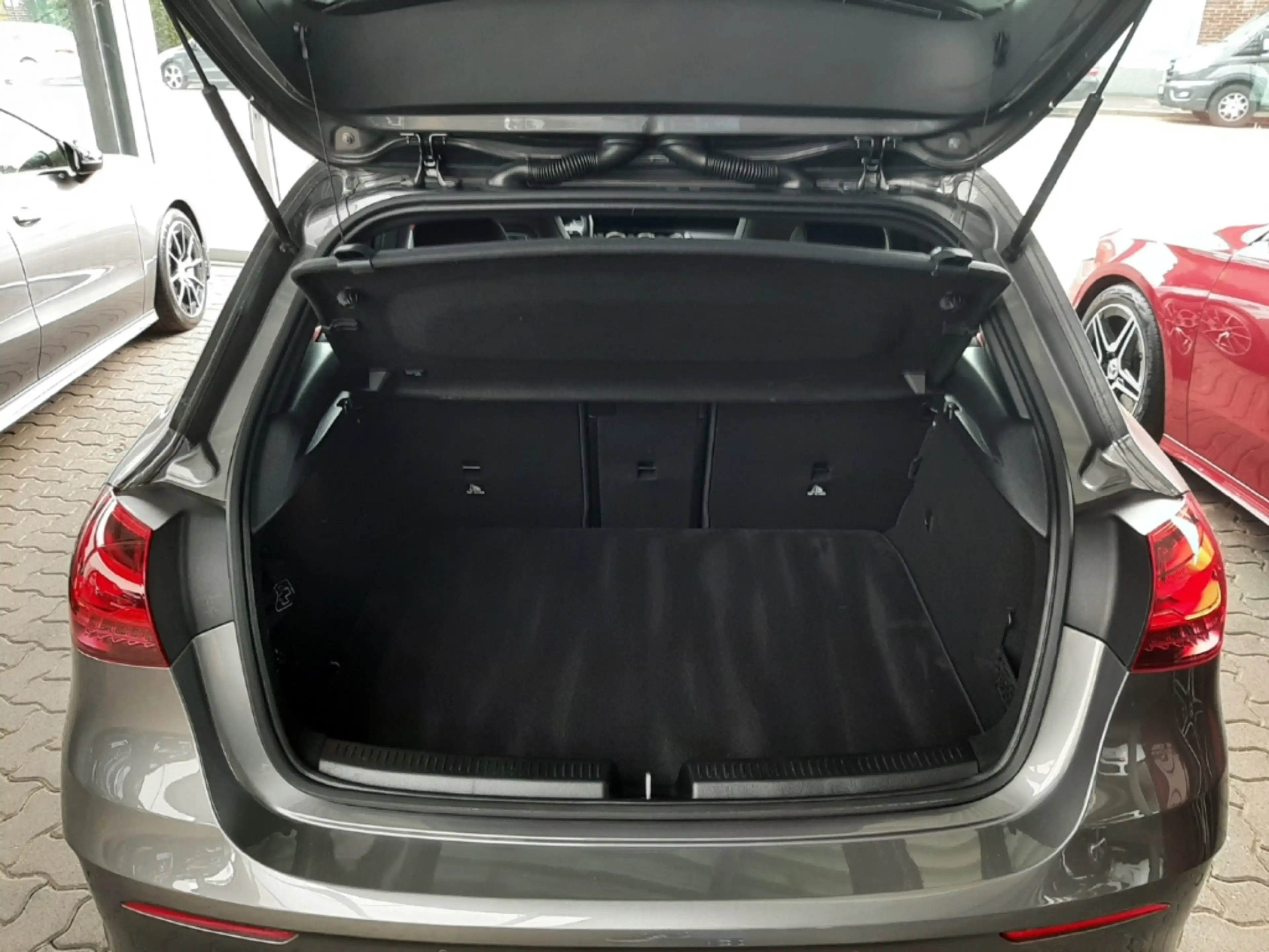 Mercedes-Benz A 35 AMG 4Matic Distronic Multibeam Ride Control — photo 8