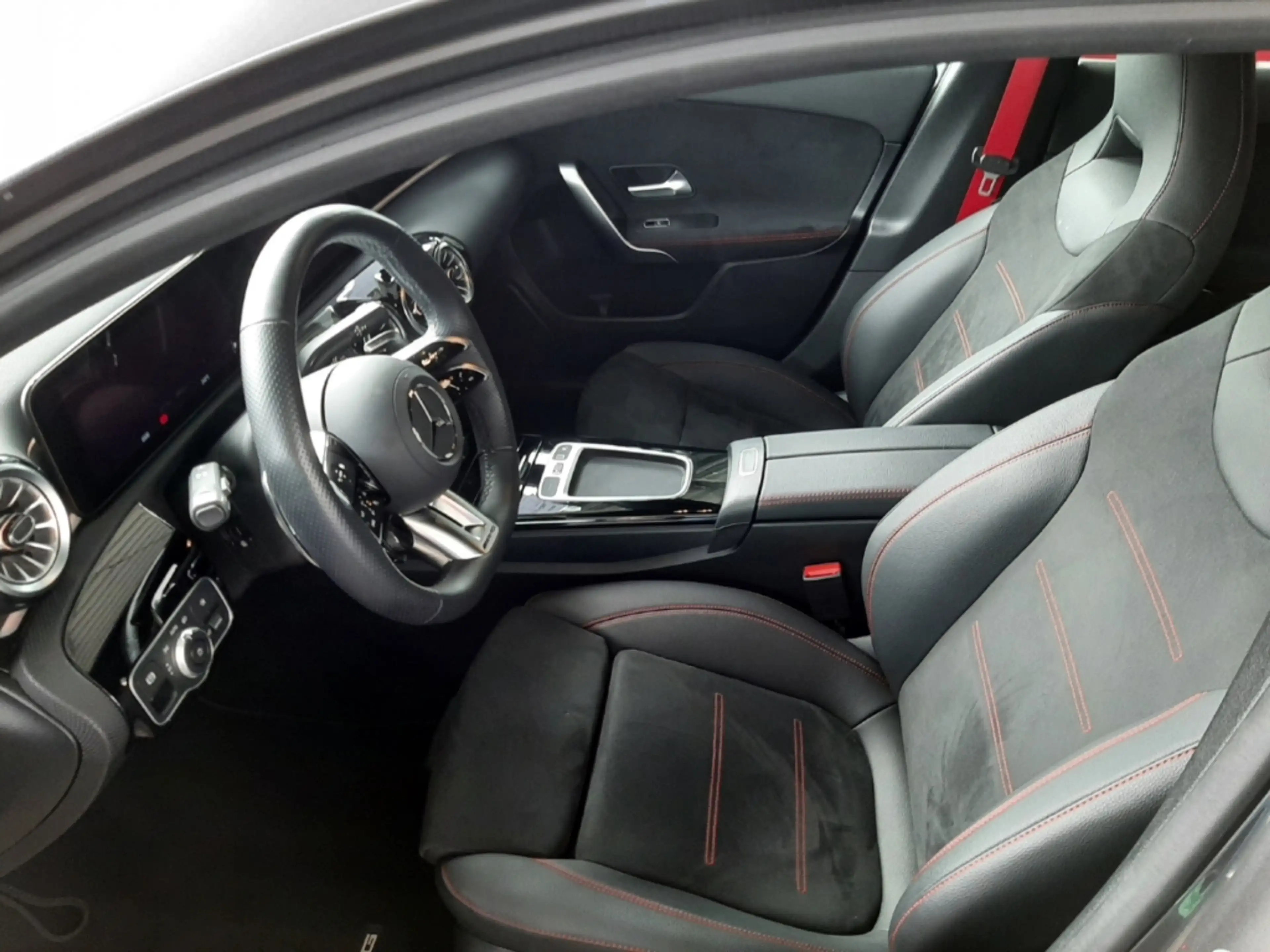 Mercedes-Benz A 35 AMG 4Matic Distronic Multibeam Ride Control — photo 5