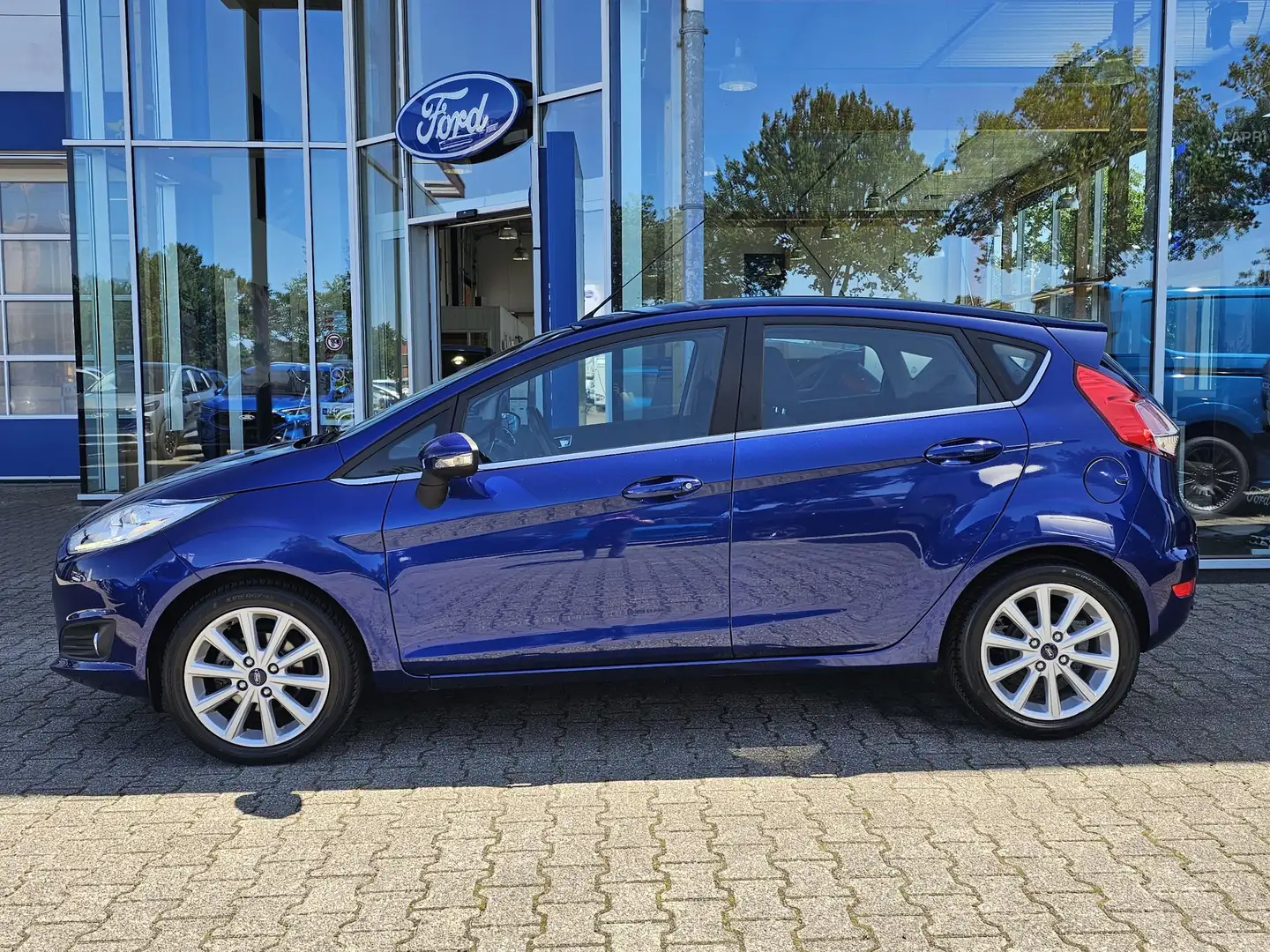 Ford Fiesta 1.0 EcoBoost Titanium | 100pk | Trekhaak | Cruisec Blauw - 2
