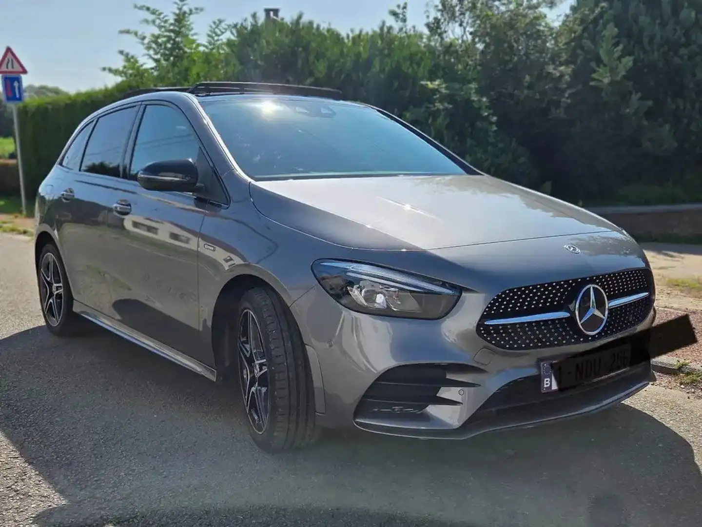 Mercedes-Benz B 250 Hybride - Pack AMG intérieur et extérieur Grijs - 1