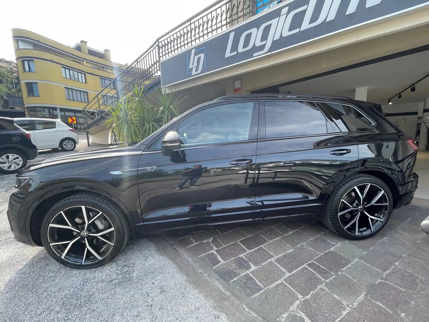 Volkswagen Touareg Touareg 3.0 V6 tdi scr R-Line 231cv auto Noir - 2