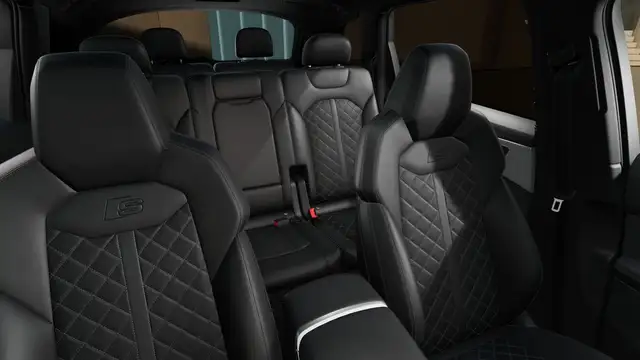 Audi Q7 view 10