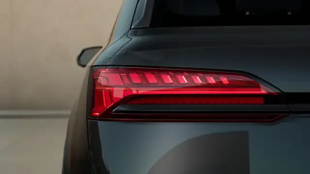Audi Q7 view 7