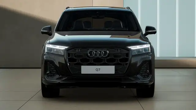 Audi Q7 view 4
