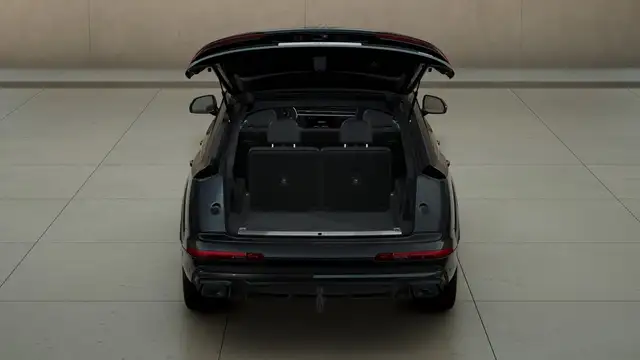 Audi Q7 view 6