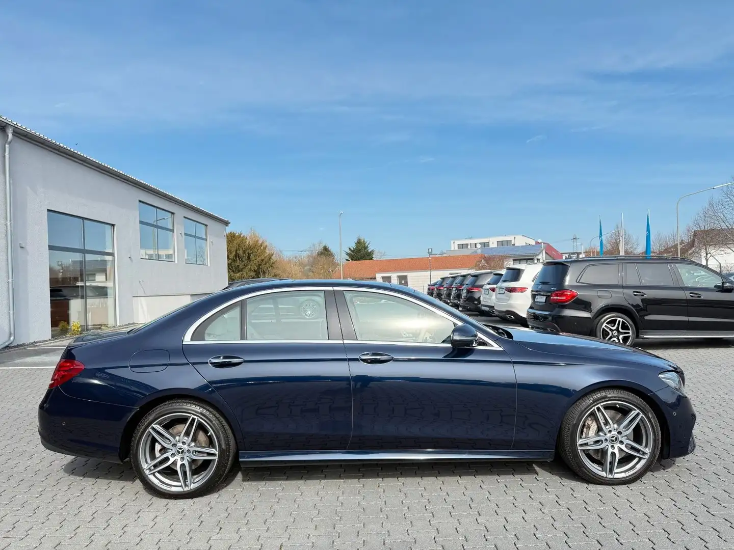 Mercedes-Benz E 350 E350d*AMG-PAKET*INDIVIDUAL*360°HUD*ACC*BURMESTER Blau - 1