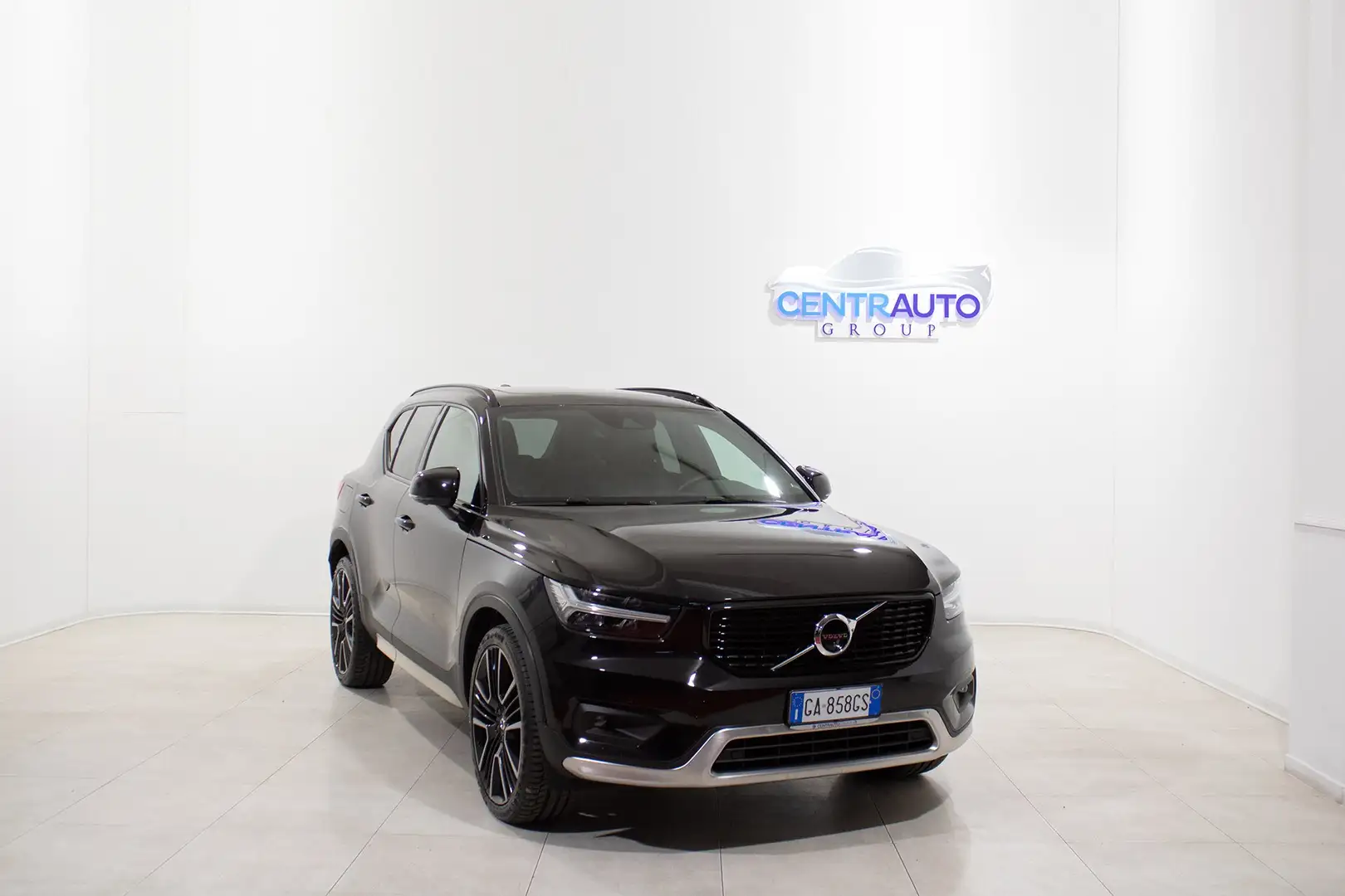 Volvo XC40 D3 GEARTRONIC AWD R-DESIGN *VISUAL 360, CERCHI 21* Nero - 1