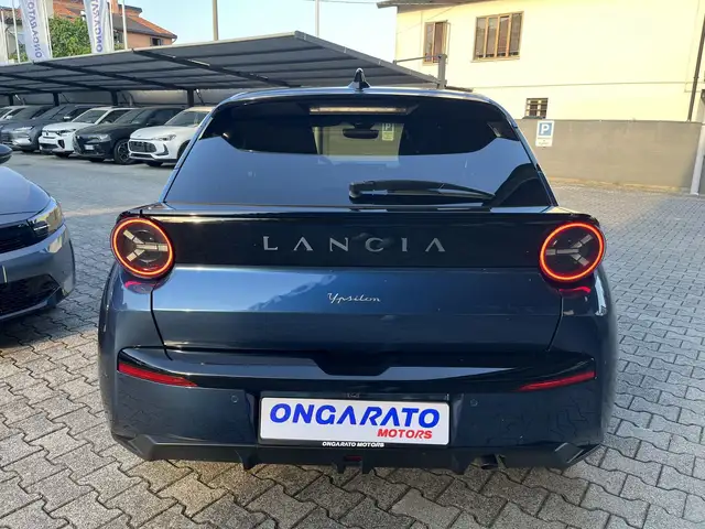 Lancia Ypsilon view 6