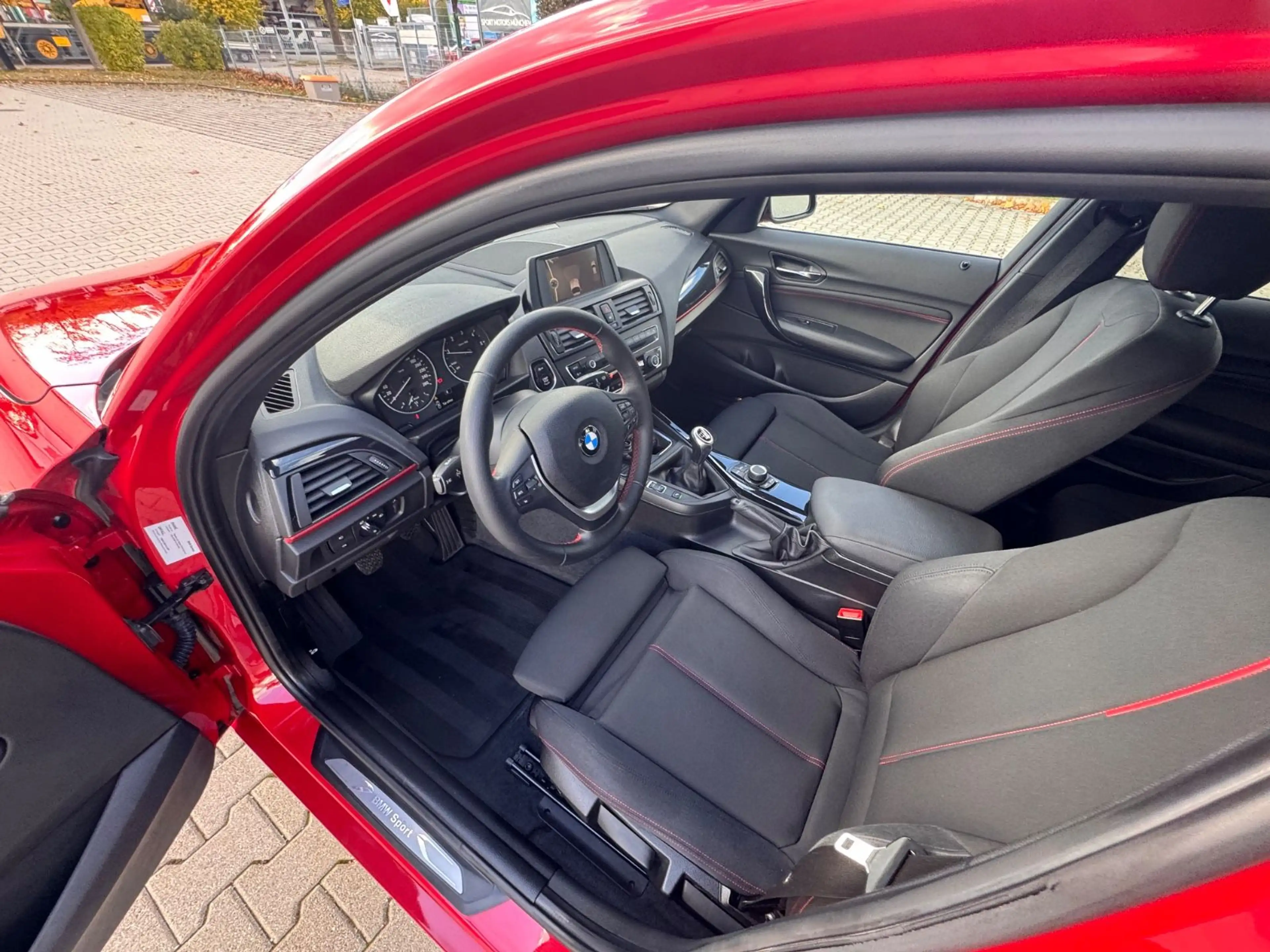BMW 118 d Limousine 5-trg. Sport Line 17 Zoll PDC — photo 11