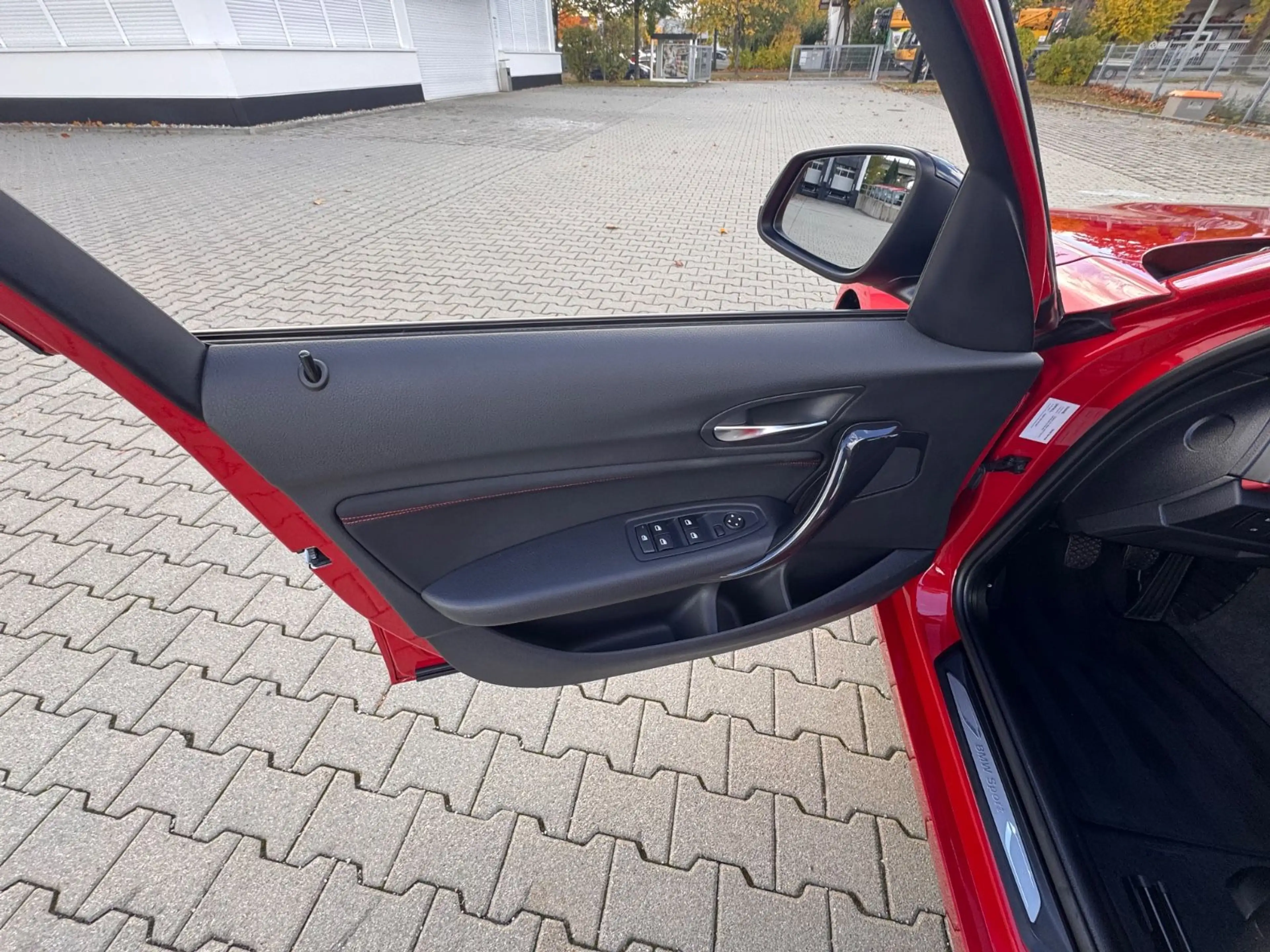 BMW 118 d Limousine 5-trg. Sport Line 17 Zoll PDC — photo 12