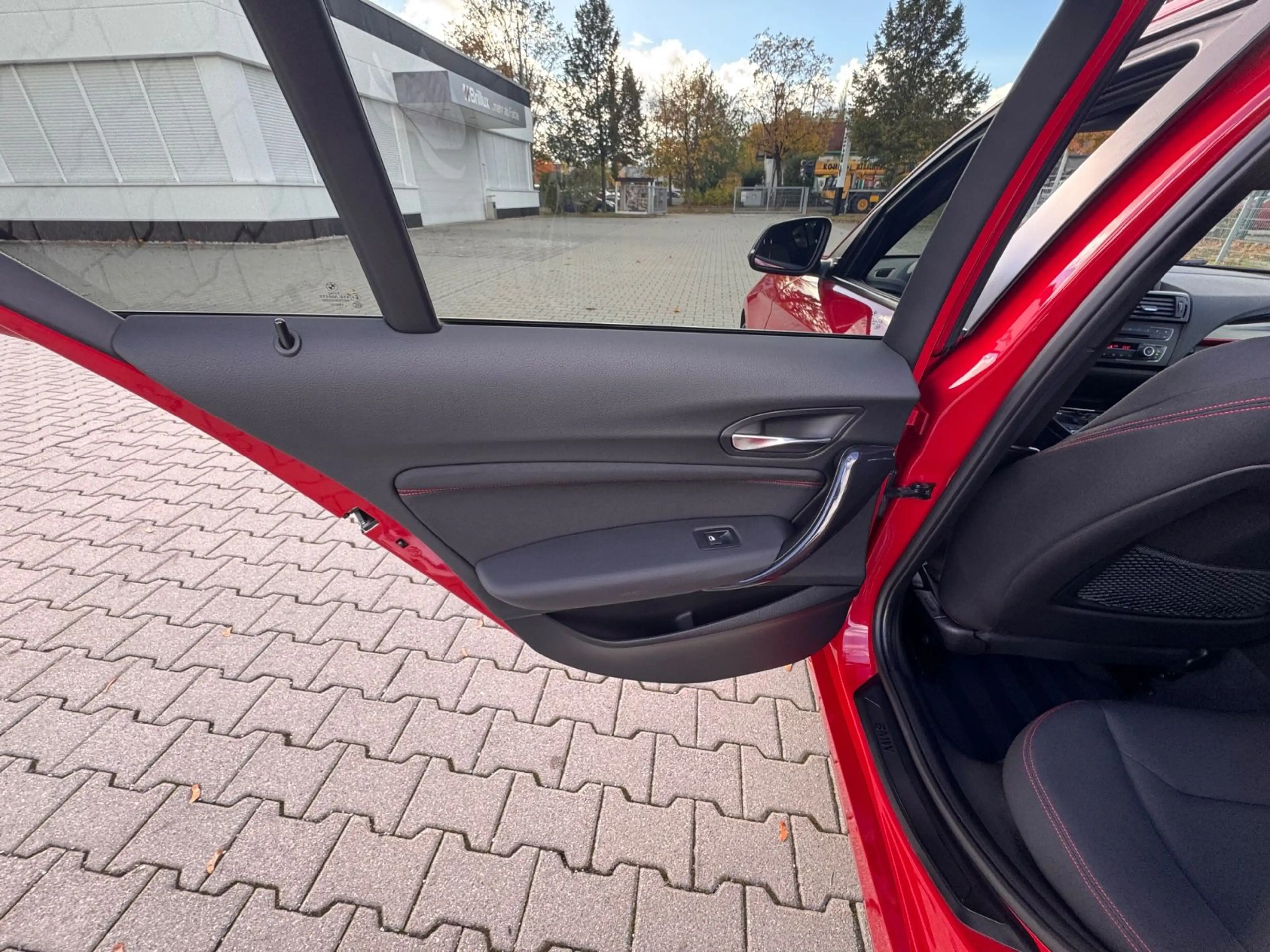 BMW 118 d Limousine 5-trg. Sport Line 17 Zoll PDC — photo 15