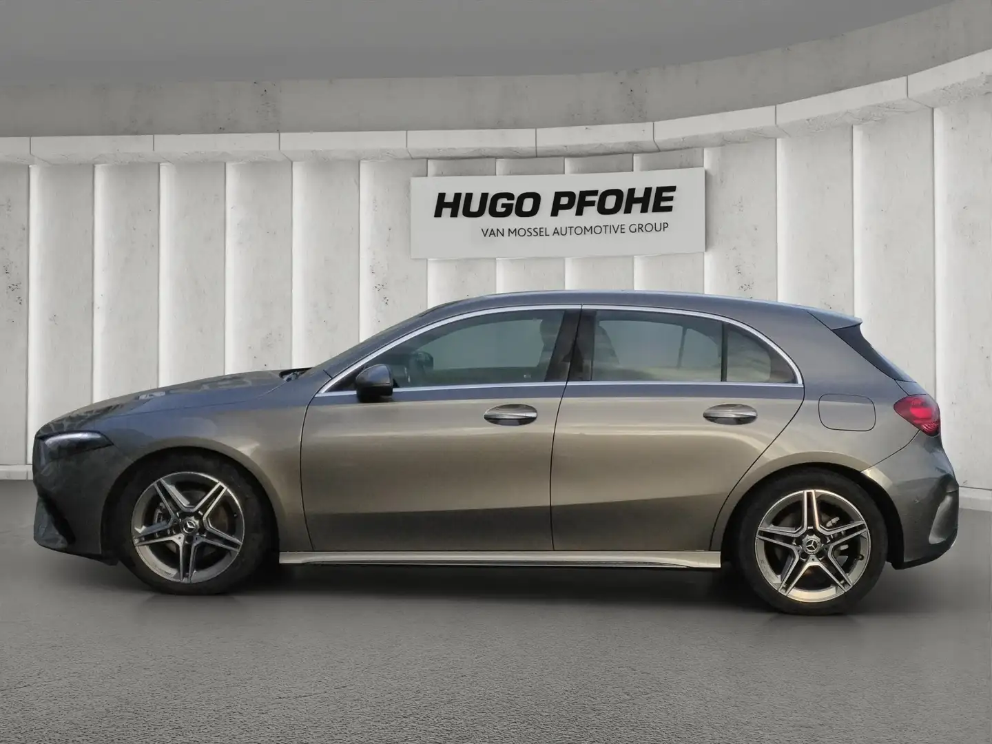 Mercedes-Benz A 200 AMG Line (EURO 6e) Grau - 2