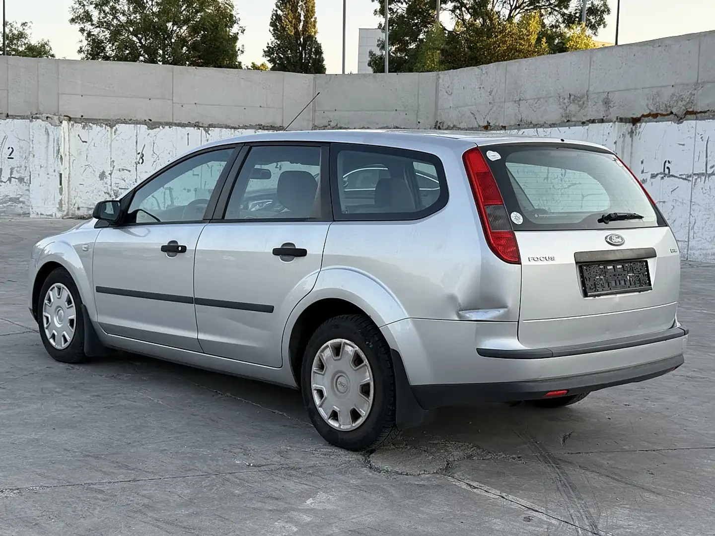 Ford Focus Traveller Trend 1,6 TDCi/DPF Plateado - 2
