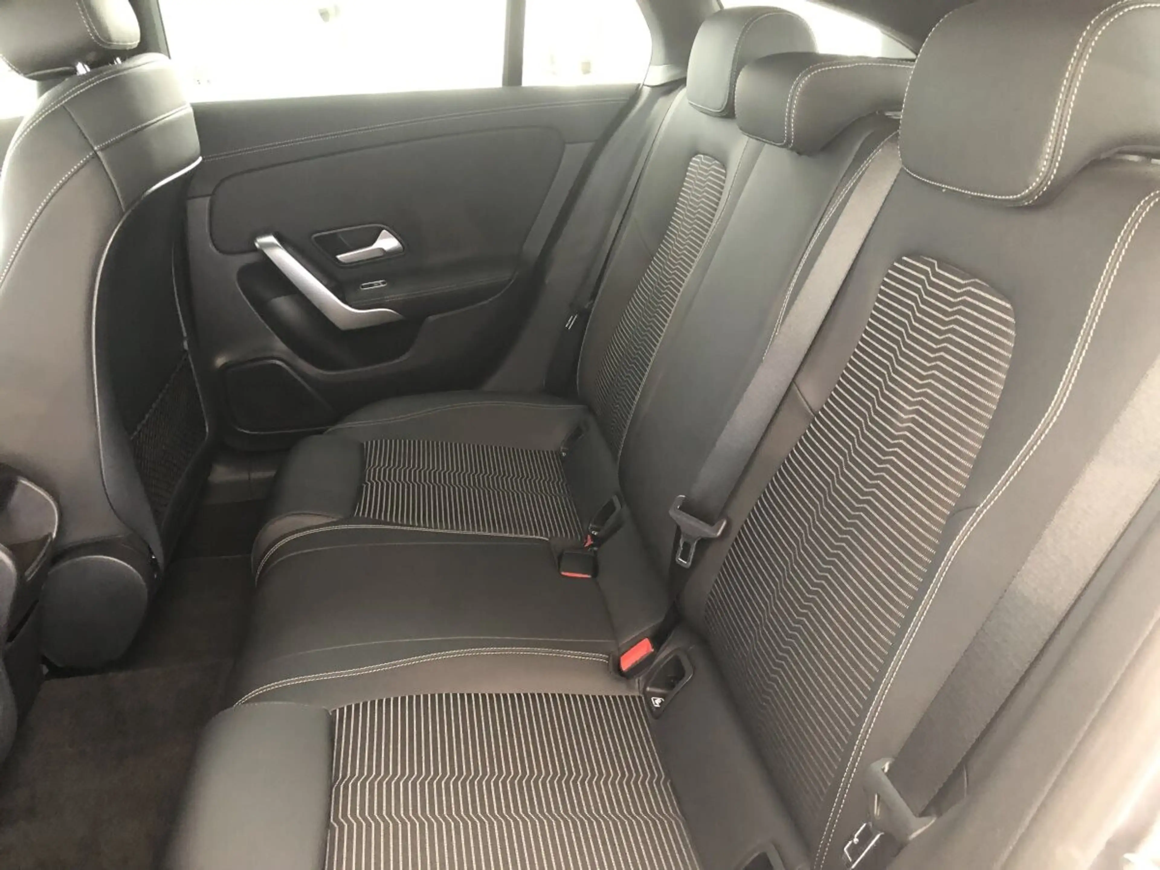 Mercedes-Benz CLA 180 shootingbrake — photo 14