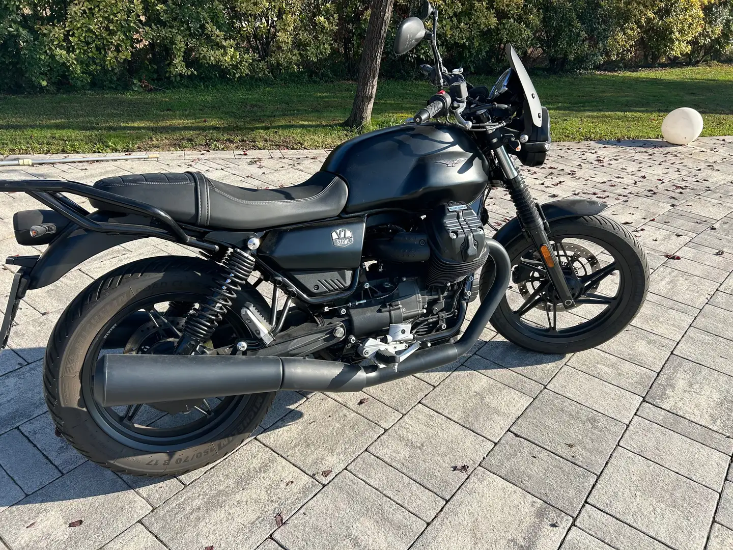 Moto Guzzi V 7 Stone Negru - 2
