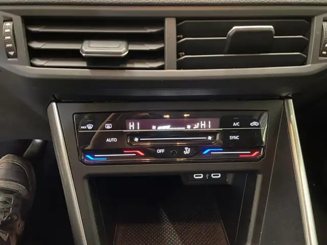 Volkswagen Polo view 12