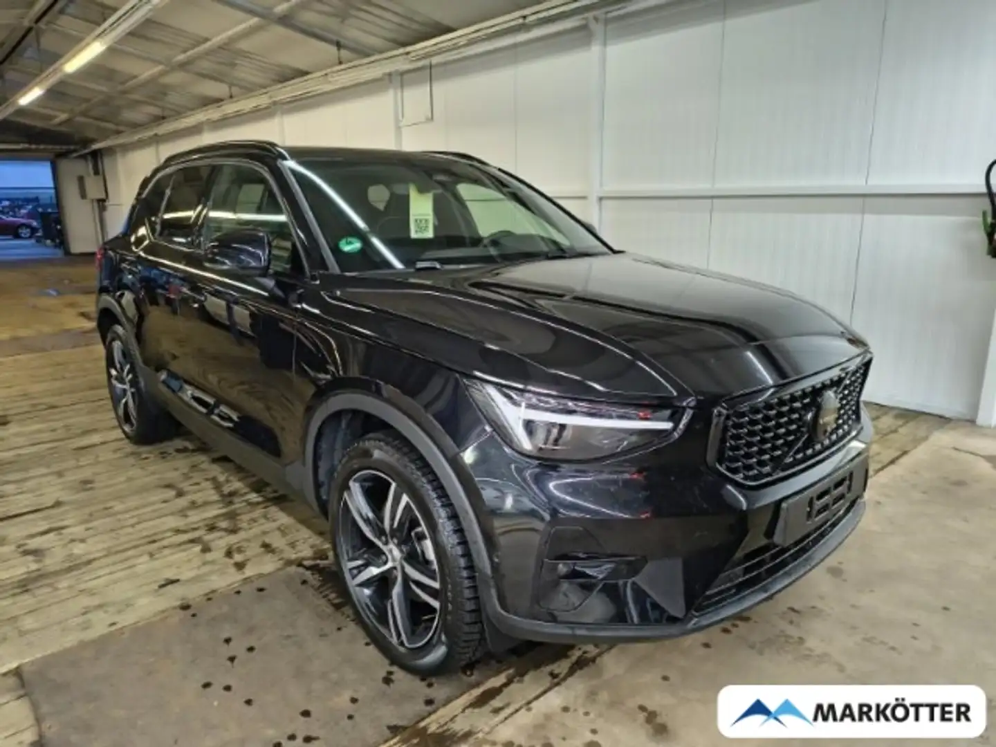 Volvo XC40 B3 Ultra Black Edition PANO/BLIS/360CAM Schwarz - 2