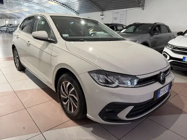 Volkswagen Polo view 6