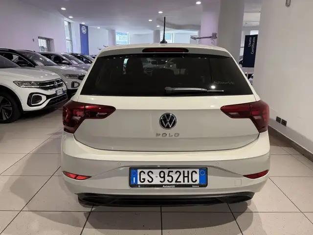 Volkswagen Polo view 4