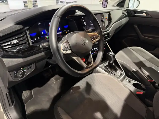 Volkswagen Polo view 9