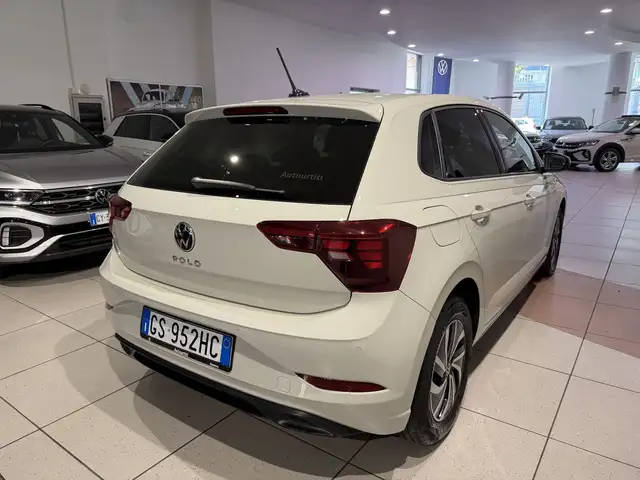 Volkswagen Polo view 5