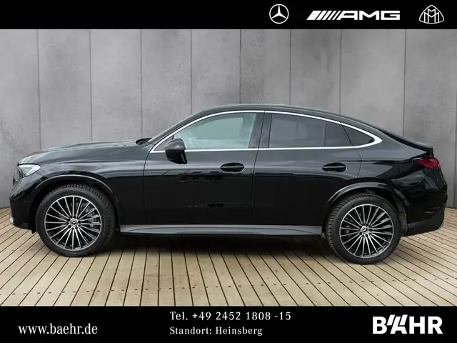 Mercedes-Benz 220 view 2