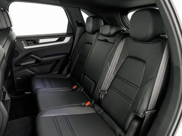 Porsche Cayenne view 15