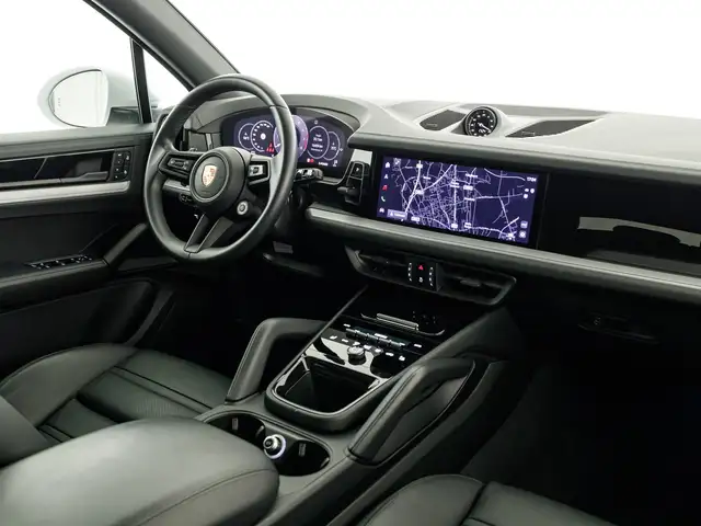 Porsche Cayenne view 10