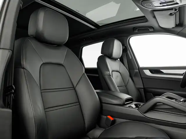 Porsche Cayenne view 14