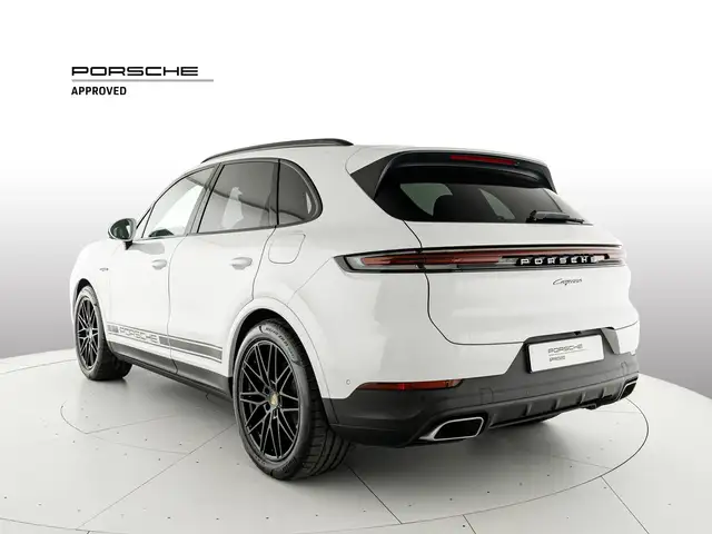 Porsche Cayenne view 3