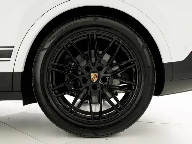 Porsche Cayenne view 9