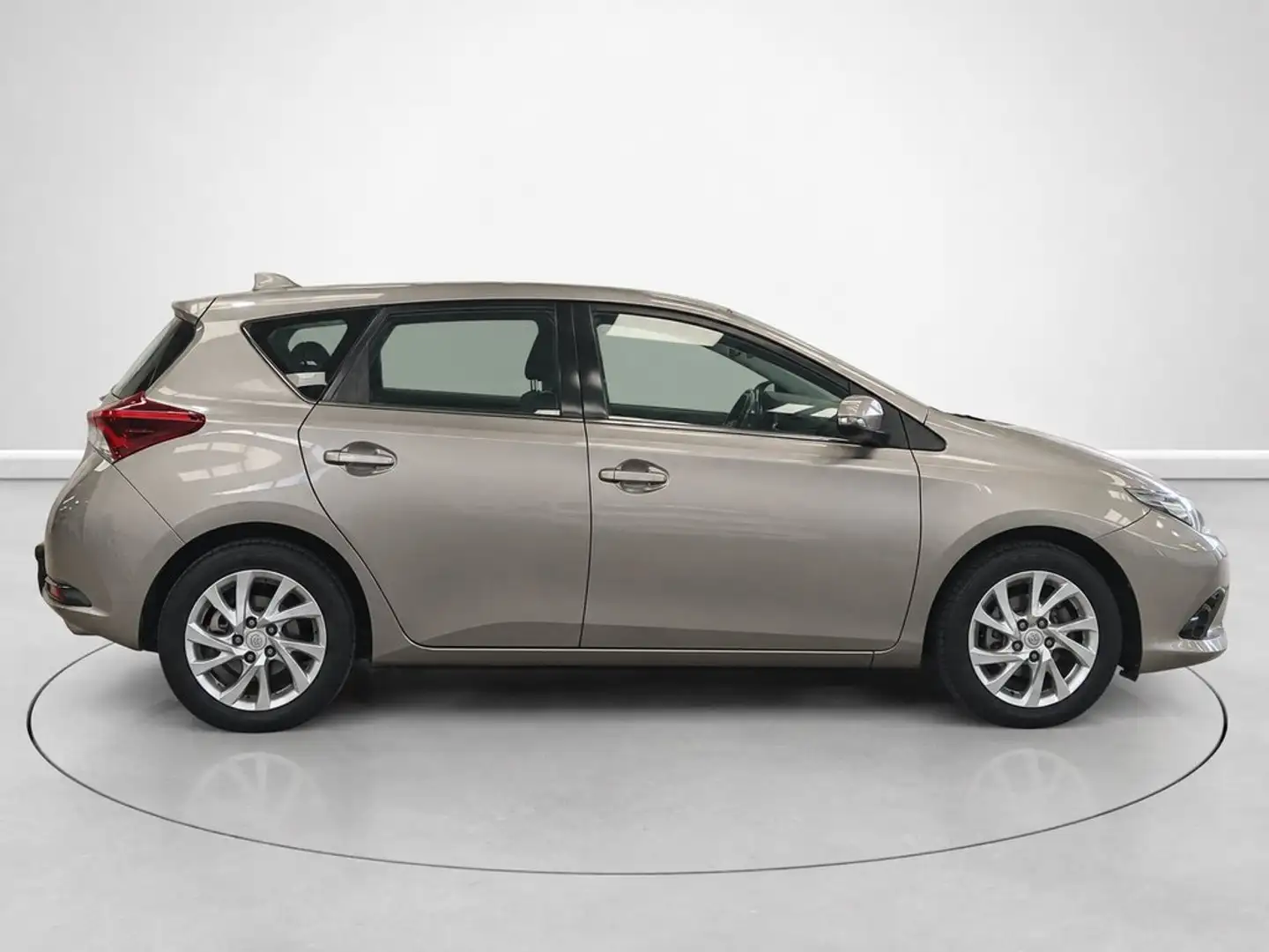 Toyota Auris 120T Active Marrón - 2