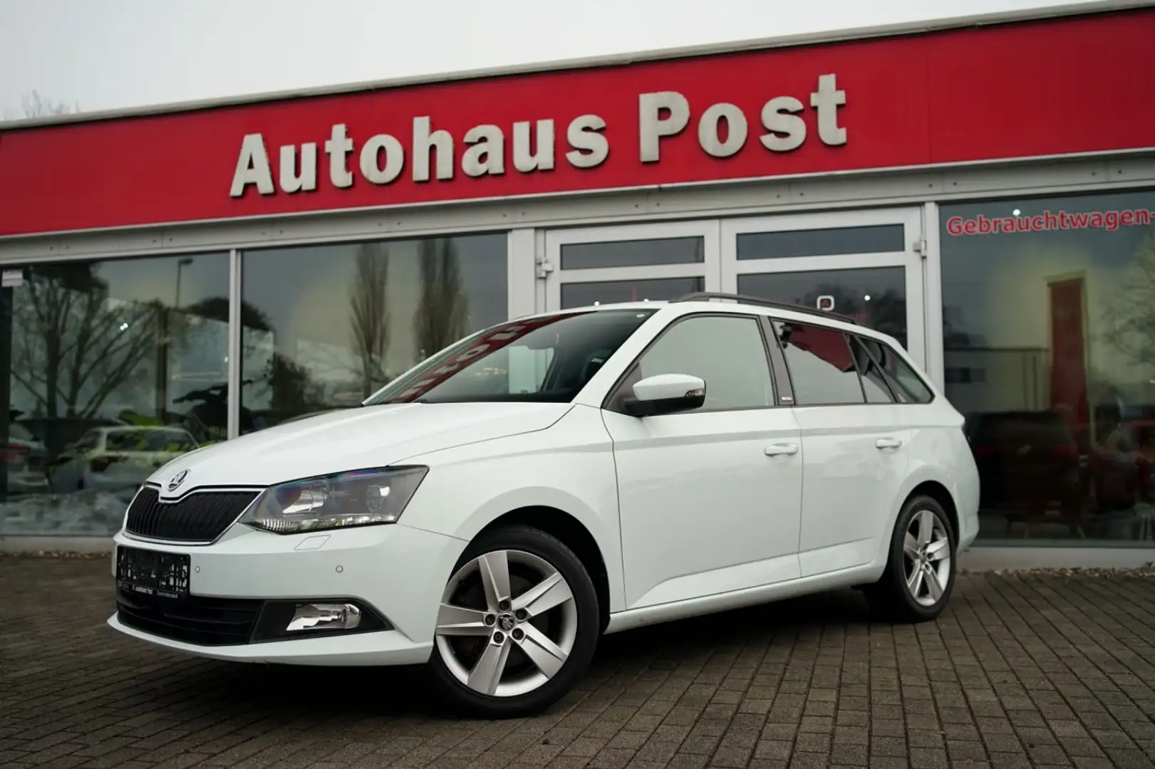 Skoda Fabia Combi 1.4 TDI Joy Navi AHK Sitzheiz Klima Blanc - 1