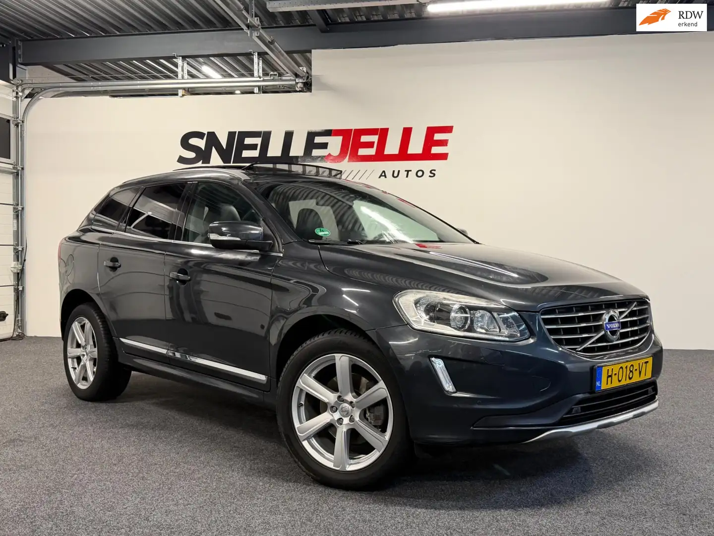 Volvo XC60 |D5|AWD|pano|trekhaak|goed onderhouden| Gris - 1
