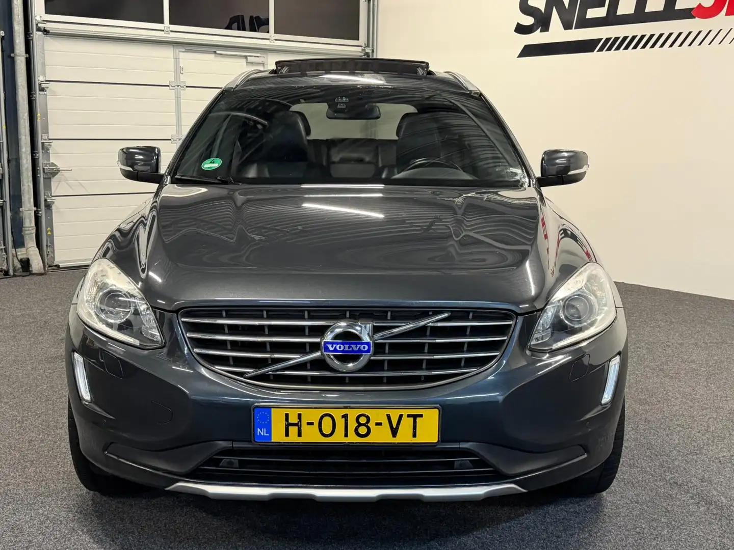 Volvo XC60 |D5|AWD|pano|trekhaak|goed onderhouden| Gris - 2