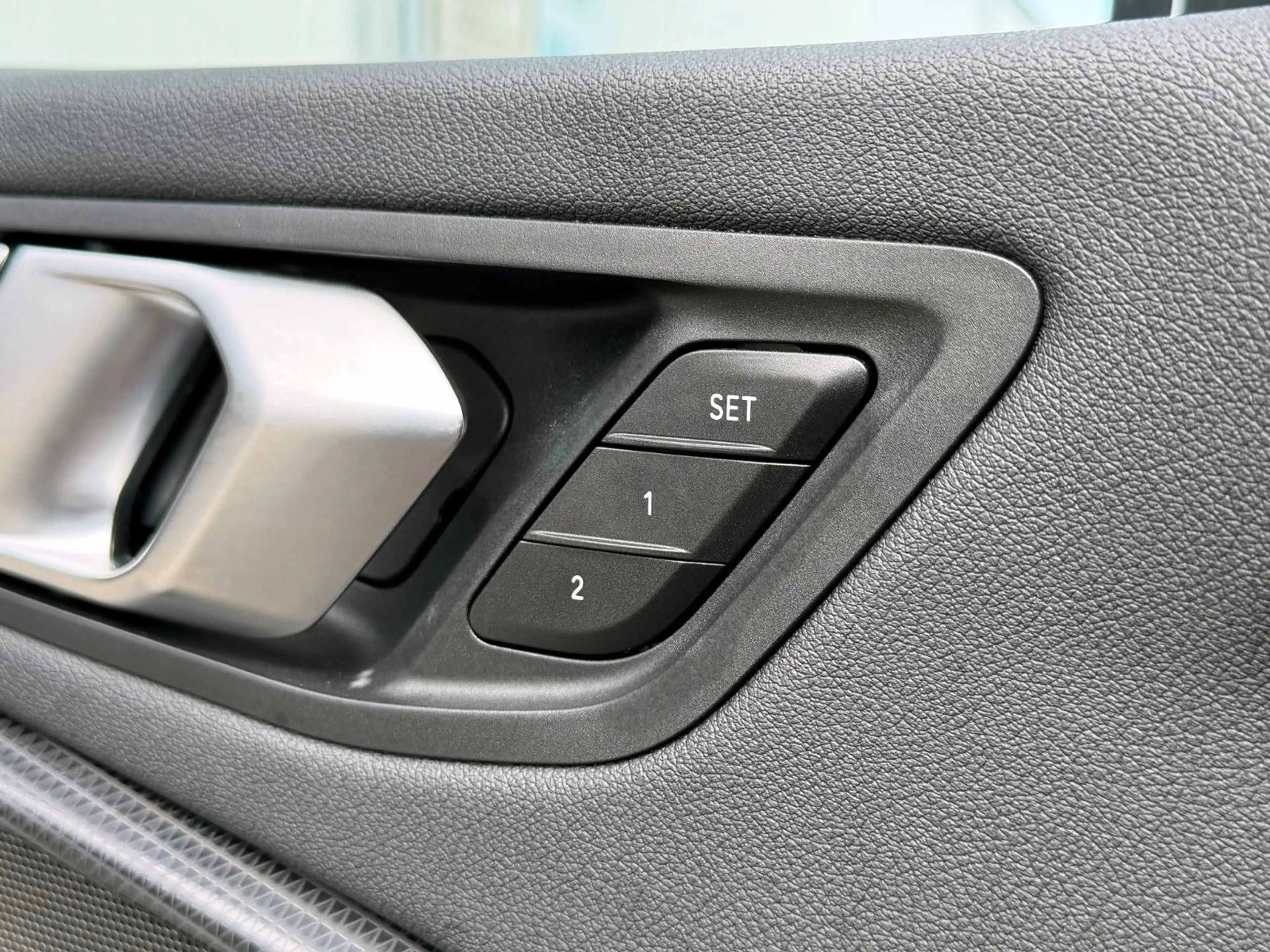 BMW 135 i Steptr. xDrive M-Perf. ACC KAM HUD PANO BT — photo 6