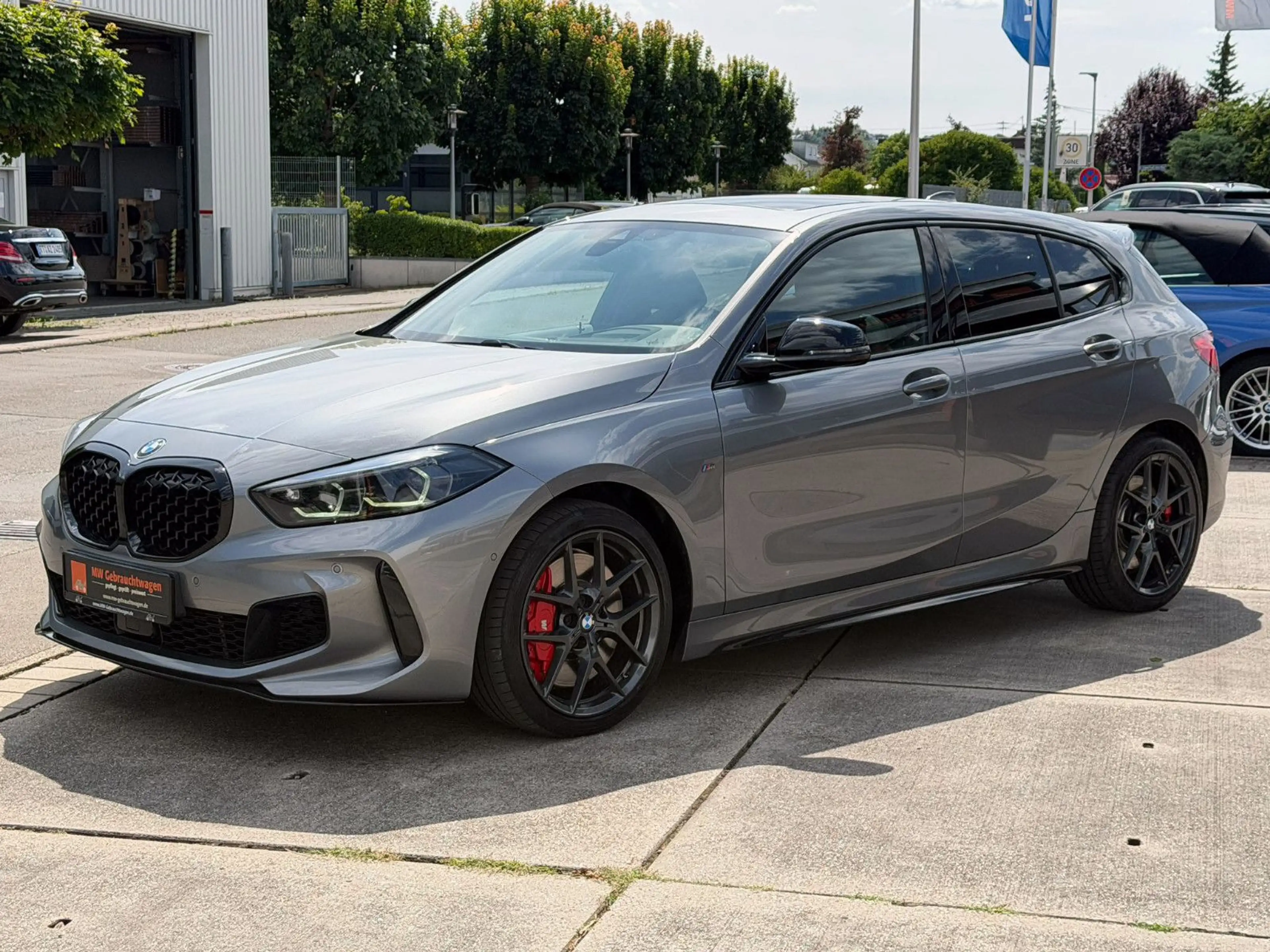 BMW 135 i Steptr. xDrive M-Perf. ACC KAM HUD PANO BT — photo 4