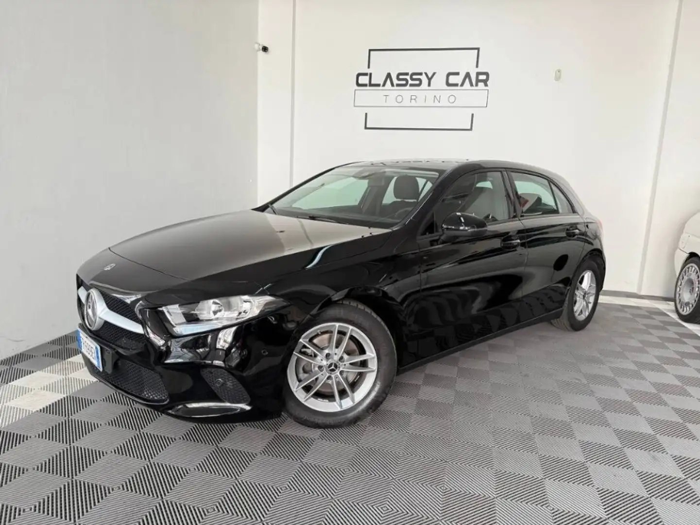 Mercedes-Benz A 180 d Business Auto 7 rapporti crna - 1
