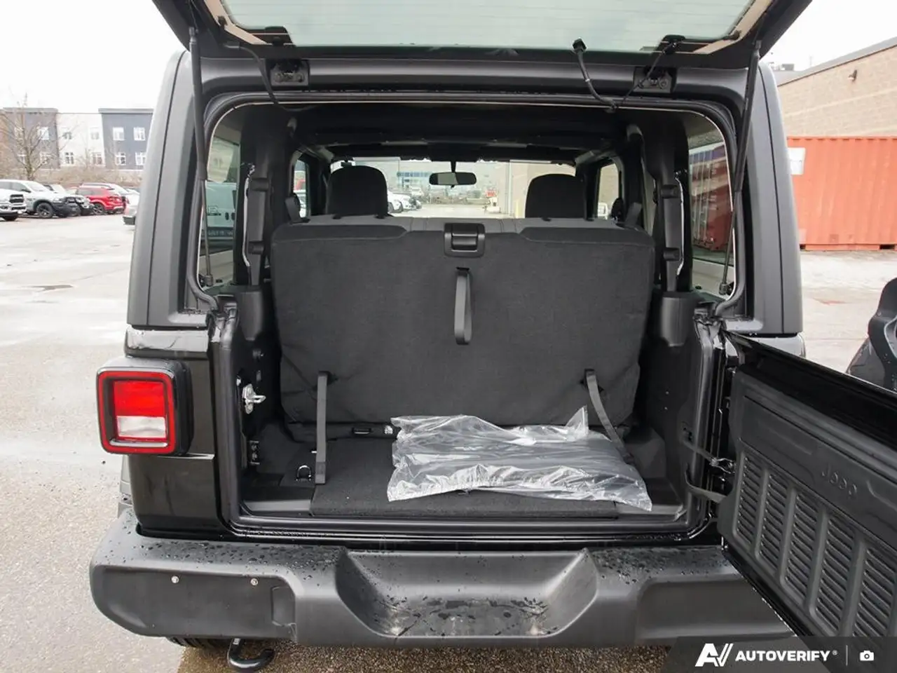 Jeep Wrangler снимка Jeep Wrangler