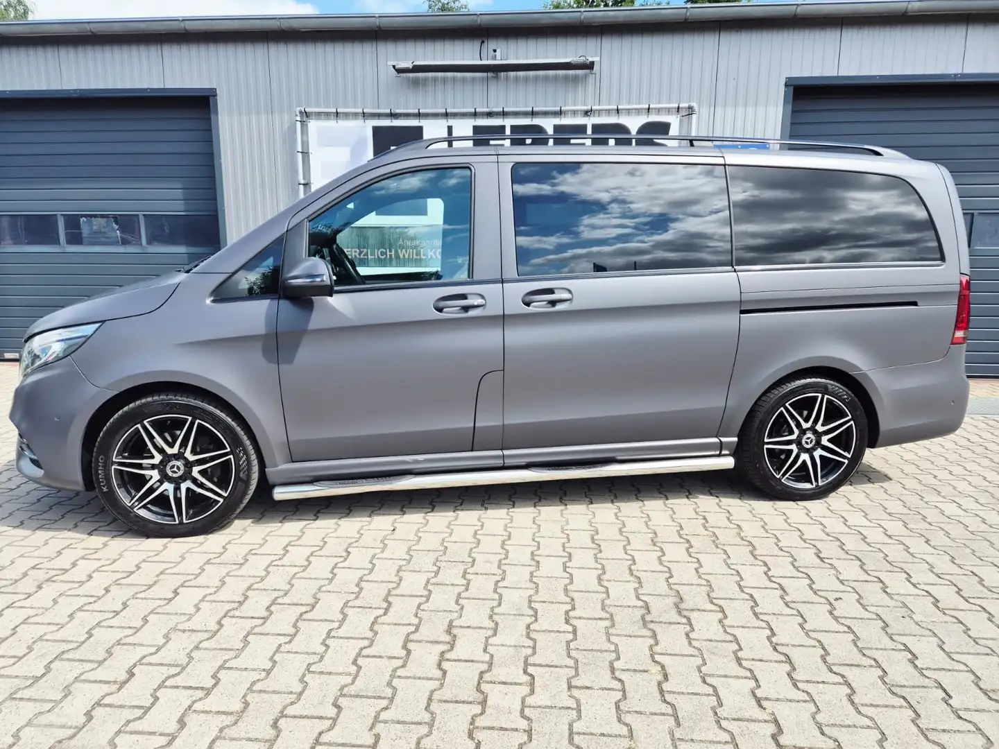 Mercedes-Benz V300 AMG/AVANTG/EDITION/4MATIC/360°/BURMESTER Grau - 2