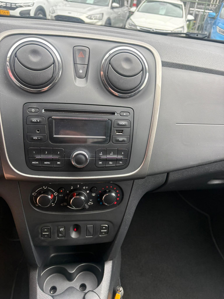 Dacia Sandero 0.9 TCe 10th Anniversary Airco, cruise, radio, tre — photo 14