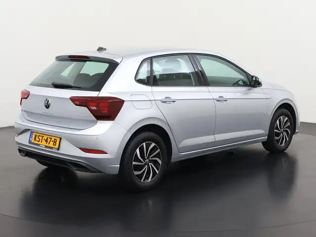 Volkswagen Polo view 4