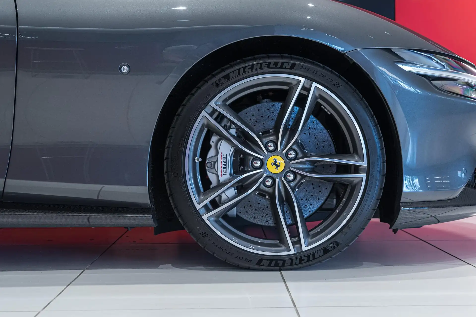 페라리 로마 3.9 V8 BiTurbo 2020 회색 사진 5