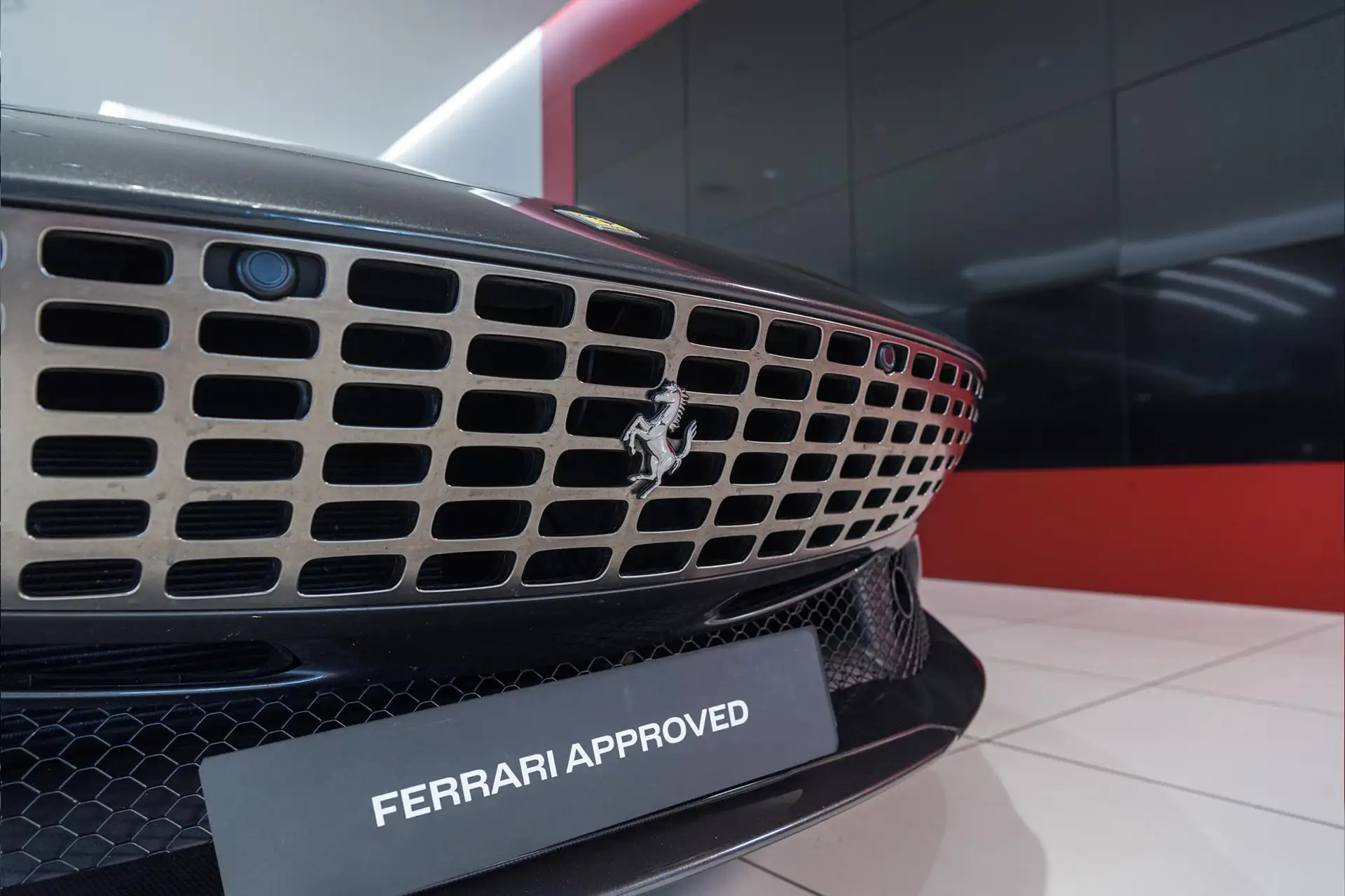 페라리 로마 3.9 V8 BiTurbo 2020 회색 사진 4