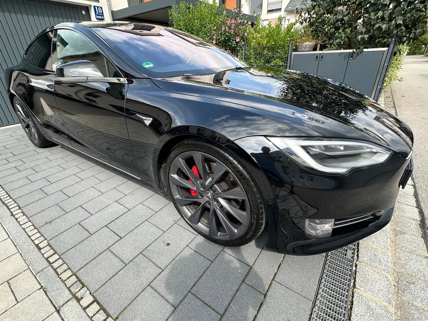 Tesla Model S Model S Ludicrous Performance Schwarz - 2