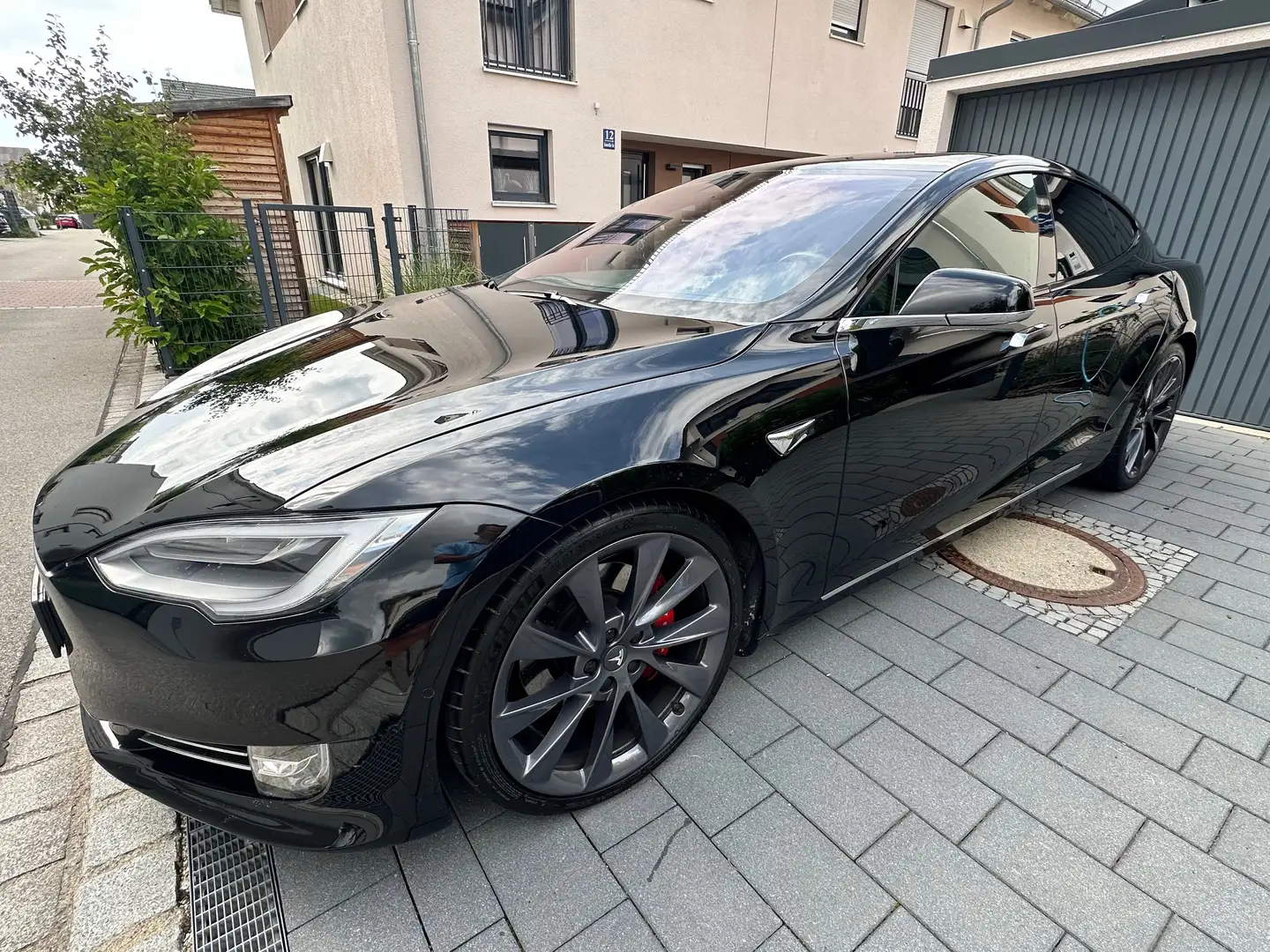 Tesla Model S Model S Ludicrous Performance Schwarz - 1