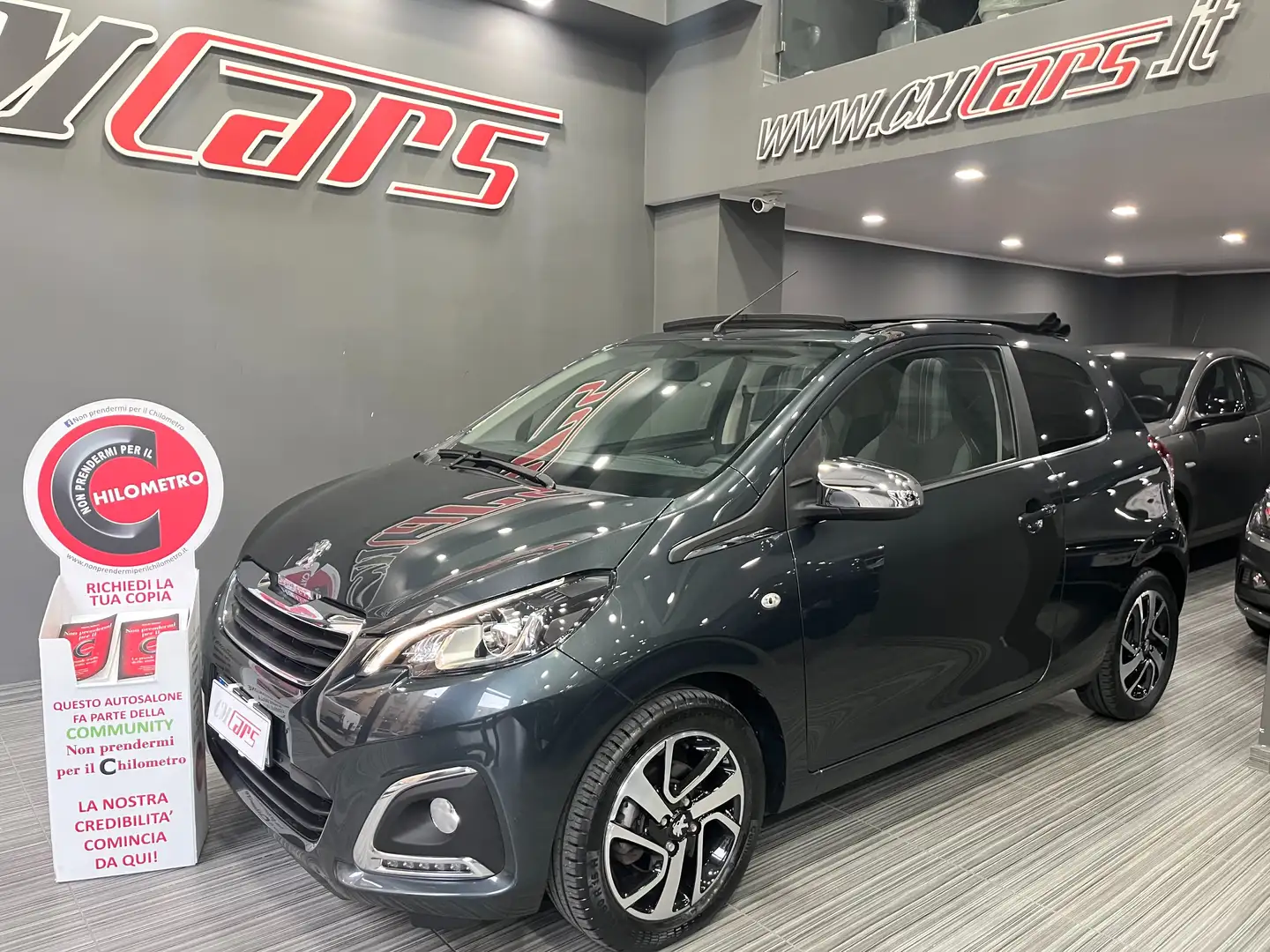 Peugeot 108 1.0 GPL 69cv 3p Allure Top! Cabrio Grau - 2