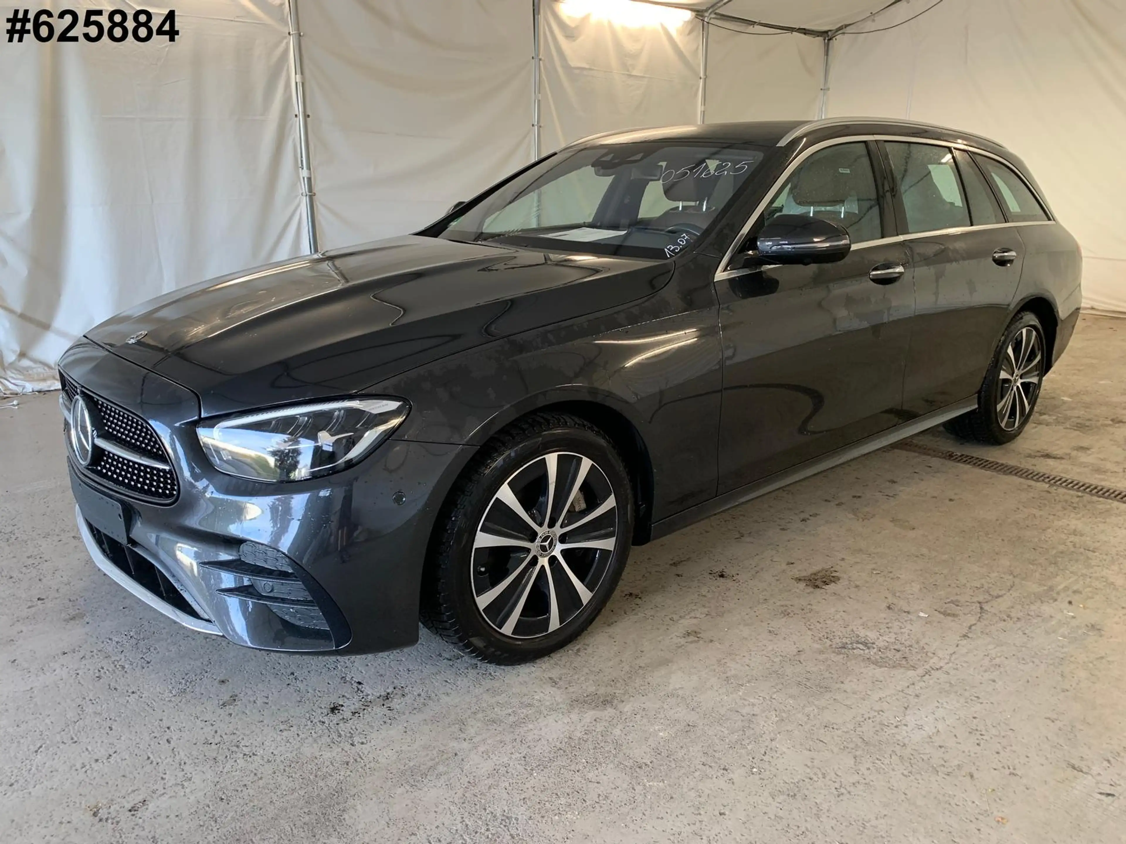 Mercedes-Benz E 300 de AMG+EXCLUSIVE DISTR/360°/AHK/BURMESTER