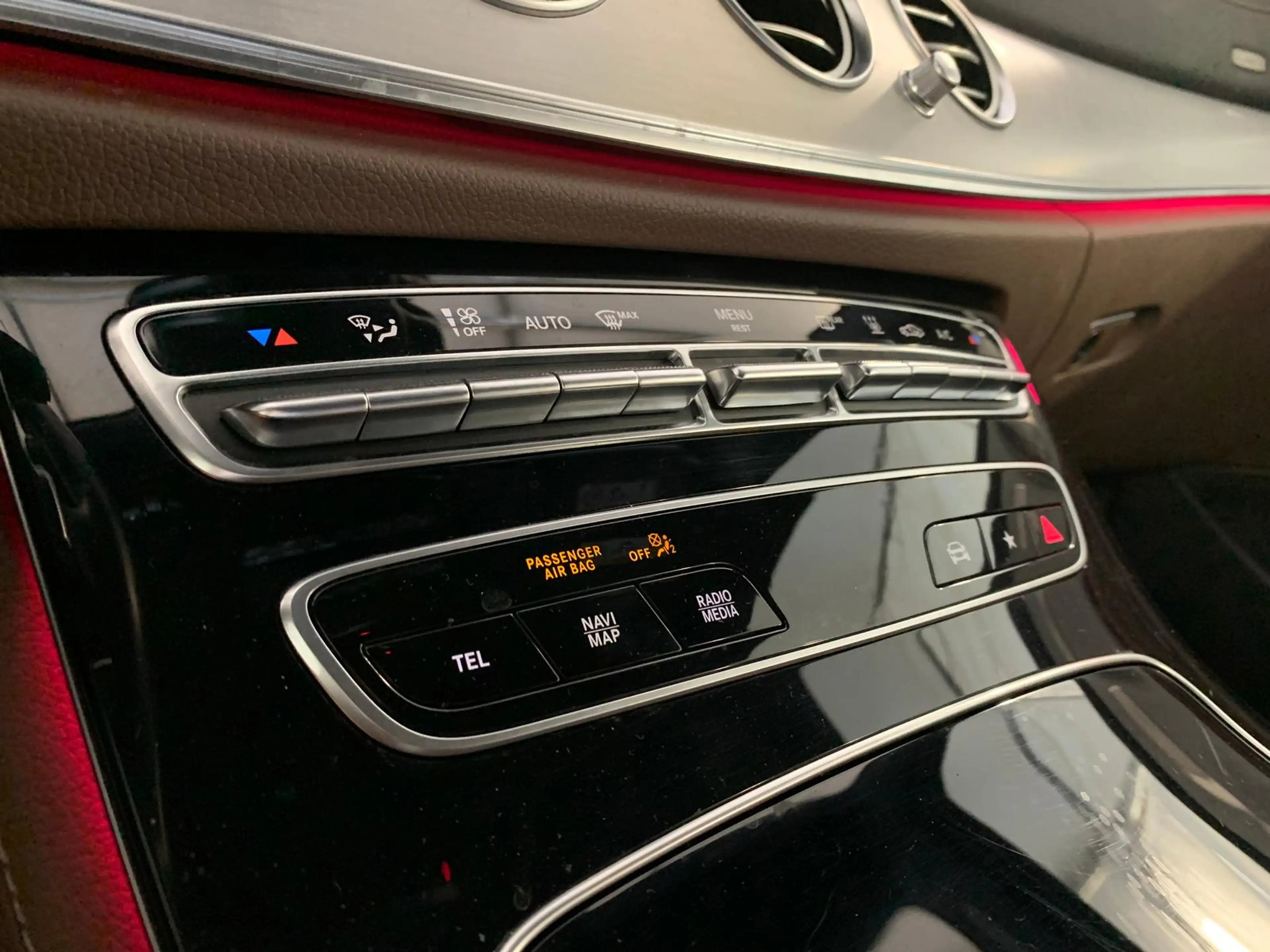 Mercedes-Benz E 300 de AMG+EXCLUSIVE DISTR/360°/AHK/BURMESTER — photo 12