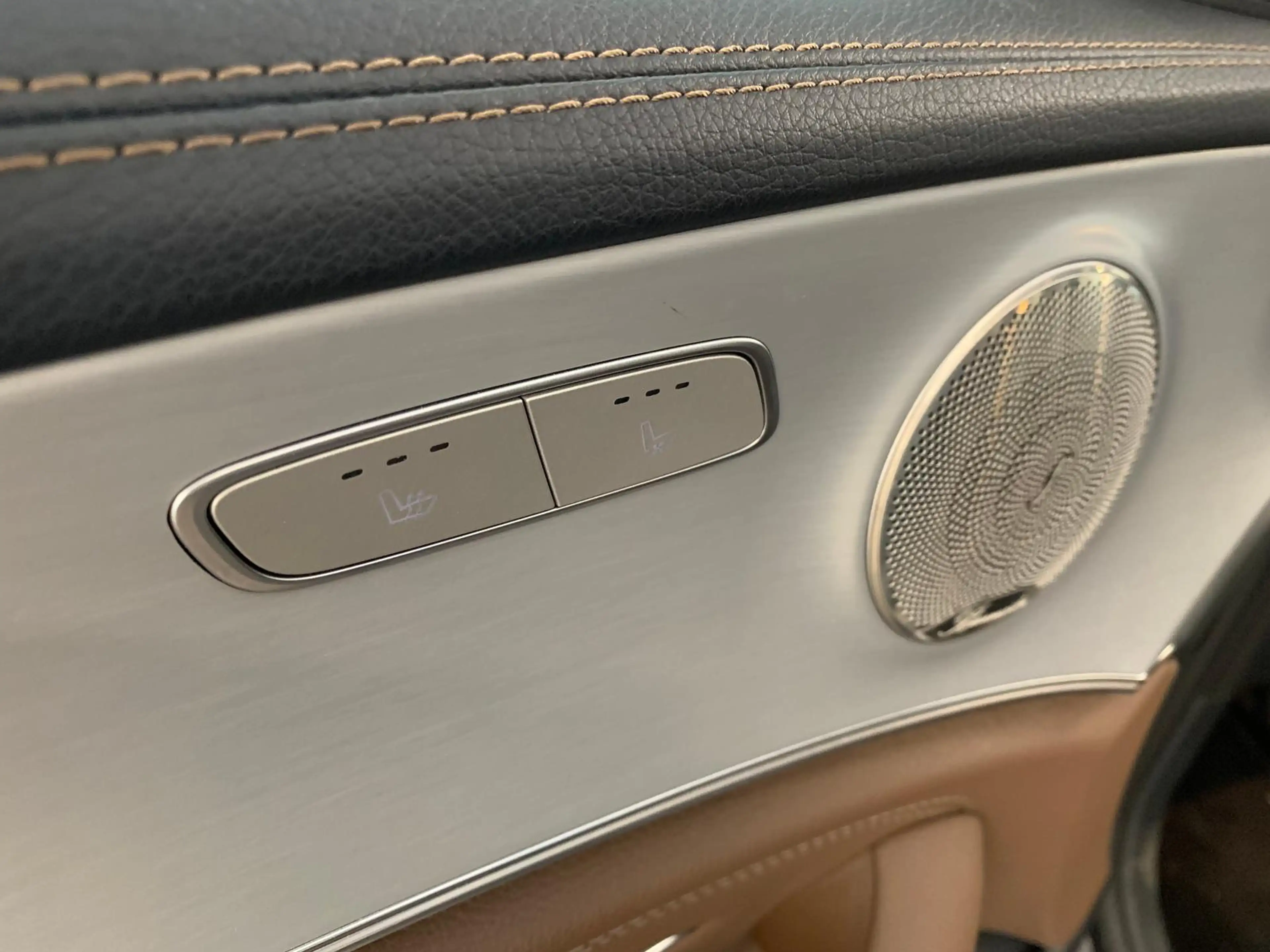 Mercedes-Benz E 300 de AMG+EXCLUSIVE DISTR/360°/AHK/BURMESTER — photo 10